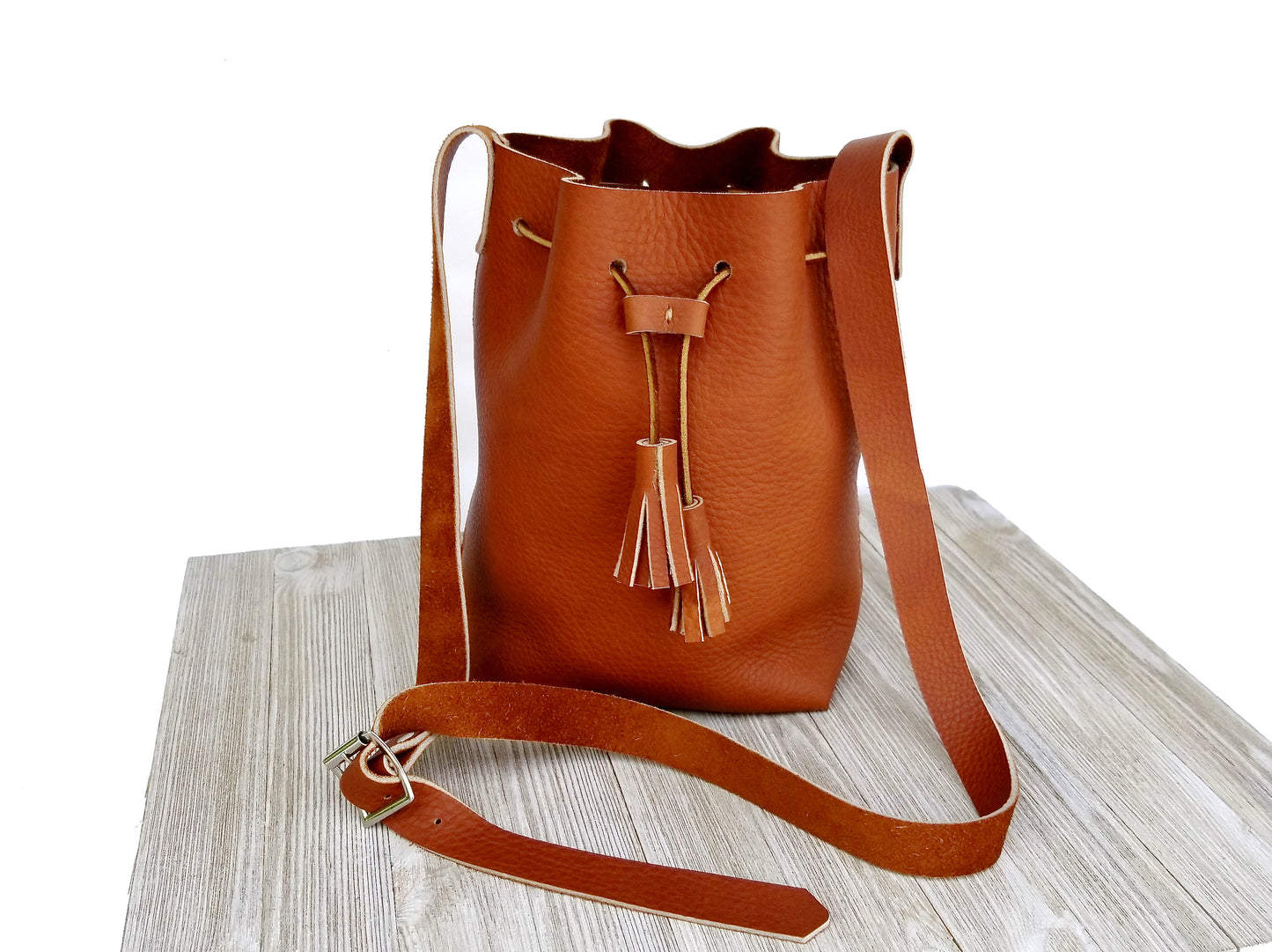 Bucket Bag 100% Leather Crossbody Bag