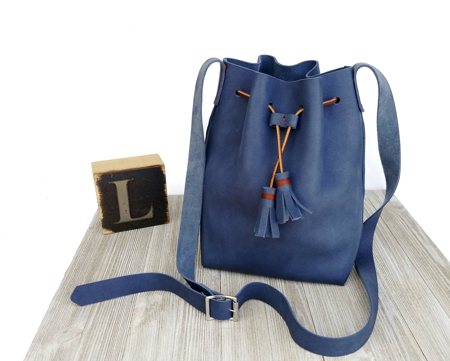 Bucket Bag 100% Leather Crossbody Bag